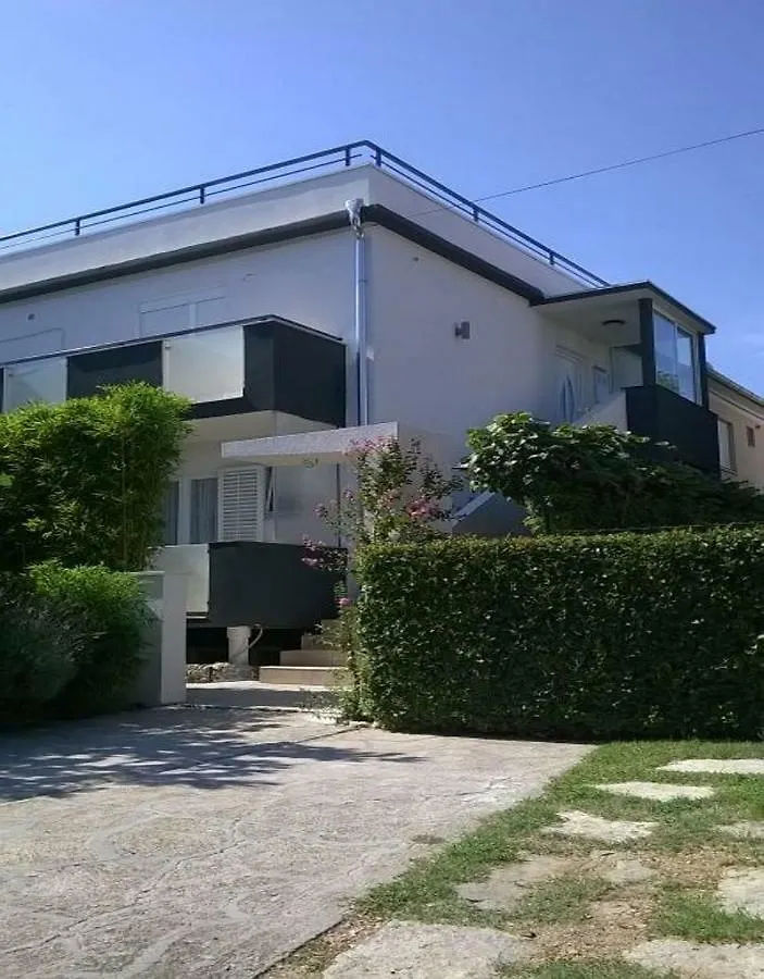 Apartment Petar - 50M From Sea 扎达尔