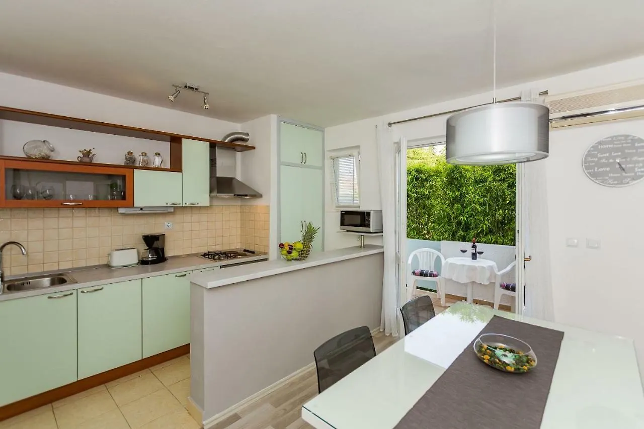 Apartment Petar - 50M From Sea 扎达尔