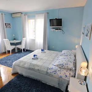 & Andrea Apartment